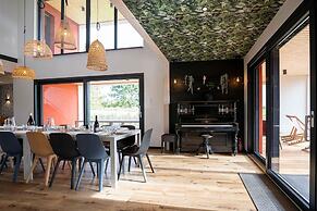 La Maison Devant La Prairie