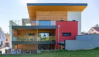 La Maison Devant La Prairie