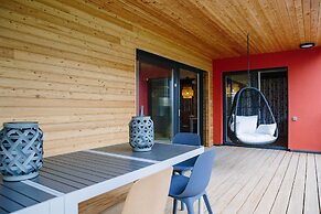 La Maison Devant La Prairie