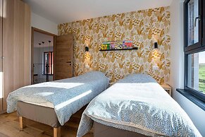 La Maison Devant La Prairie