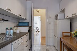 Homey Seaview Apartment