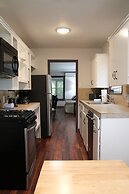 Quiet Sea Point Cottage by Redawning