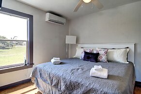 Quiet Sea Point Cottage by Redawning