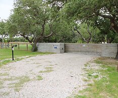 Quiet Sea Point Cottage by Redawning