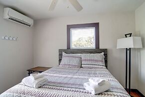 Quiet Sea Point Cottage by Redawning