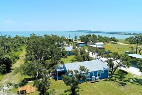 Quiet Sea Point Cottage by Redawning