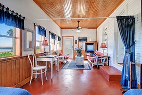 Joys Beach 1 Bedroom Cottage by RedAwning