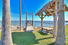 Joys Beach 1 Bedroom Cottage by RedAwning