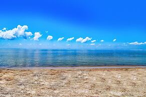 Mermaid's Landing 2 Bedroom Cottage by RedAwning