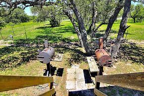 Fantasy Oaks Lodge 4 Bedroom Home by RedAwning