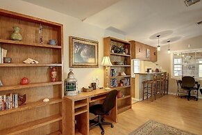 Fantasy Oaks Lodge 4 Bedroom Home by RedAwning