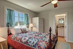 Fantasy Oaks Lodge 4 Bedroom Home by RedAwning