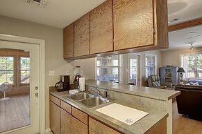 Fantasy Oaks Lodge 4 Bedroom Home by RedAwning