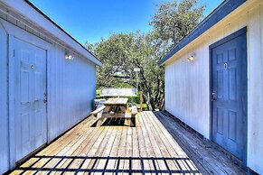 Fantasy Oaks Lodge 4 Bedroom Home by RedAwning