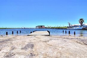 Fantasy Oaks Lodge 4 Bedroom Home by RedAwning