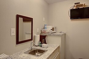 Fantasy Oaks Lodge 4 Bedroom Home by RedAwning