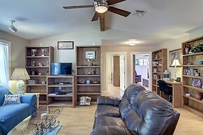 Fantasy Oaks Lodge 4 Bedroom Home by RedAwning