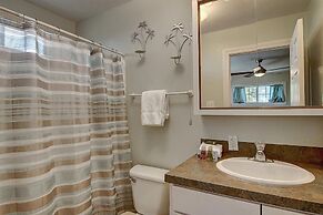 Fantasy Oaks Lodge 4 Bedroom Home by RedAwning