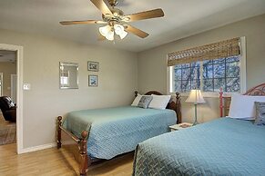 Fantasy Oaks Lodge 4 Bedroom Home by RedAwning