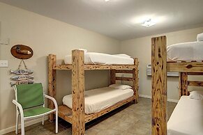 Fantasy Oaks Lodge 4 Bedroom Home by RedAwning