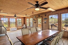 Fantasy Oaks Lodge 4 Bedroom Home by RedAwning