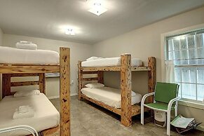 Fantasy Oaks Lodge 4 Bedroom Home by RedAwning