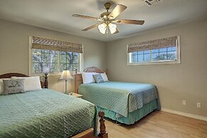 Fantasy Oaks Lodge 4 Bedroom Home by RedAwning