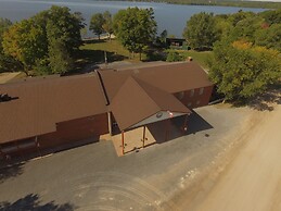 Stoco Lake Lodge