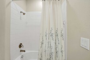 Modern Home, Big Pool Area Near Disney, CDC Cleaning 4cg456