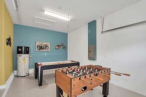 Modern Home, Big Pool Area Near Disney, CDC Cleaning 4cg456