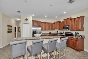 Modern Home, Big Pool Area Near Disney, CDC Cleaning 4cg456