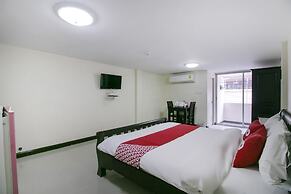 OYO 75390 Sunee Place Hotel