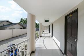 OYO 75390 Sunee Place Hotel