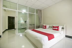OYO 75390 Sunee Place Hotel