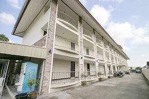 OYO 75390 Sunee Place Hotel