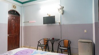 Viet Hung Hotel by Zuzu