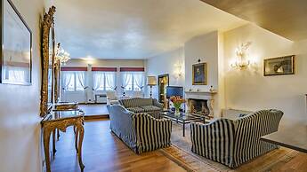 Ca' del Mercante Grand Canal