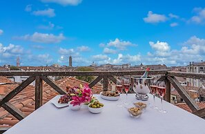 Ca' del Mercante Grand Canal