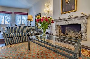 Ca' del Mercante Grand Canal