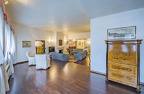 Ca' del Mercante Grand Canal