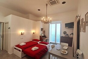 2 Bed Flat - Sleeps 4 - Parking - Wifi
