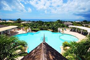 Sugar Hill - Frangipani by Blue Sky Luxury