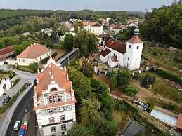 Sazava River Cottage With Boating Experience