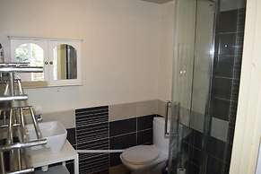 Cosy Self-contained Studio Flat in Bristol