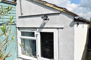 Cosy Self-contained Studio Flat in Bristol