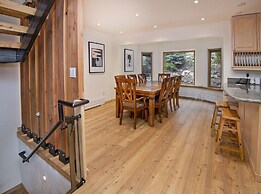 Eiger 9 3 Bedroom Condo by RedAwning