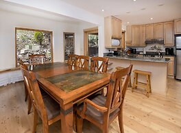 Eiger 9 3 Bedroom Condo by RedAwning