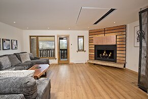 Eiger 9 3 Bedroom Condo by RedAwning