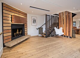 Eiger 9 3 Bedroom Condo by RedAwning