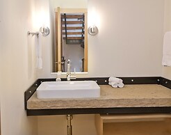 Eiger 9 3 Bedroom Condo by RedAwning